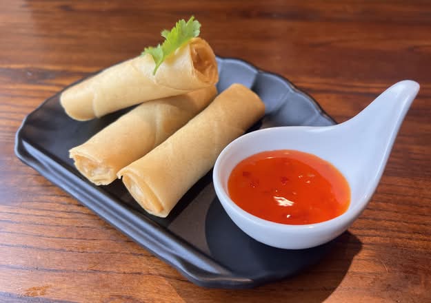 S1-1. Shrimp Spring Rolls (3 Pcs) 虾春卷 (3)